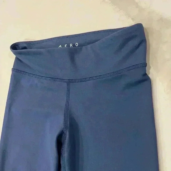 Aeropostale Laser Cut Floral Cropped Yoga Leggings Blue Activewear Women's Small - Picture 3 of 5